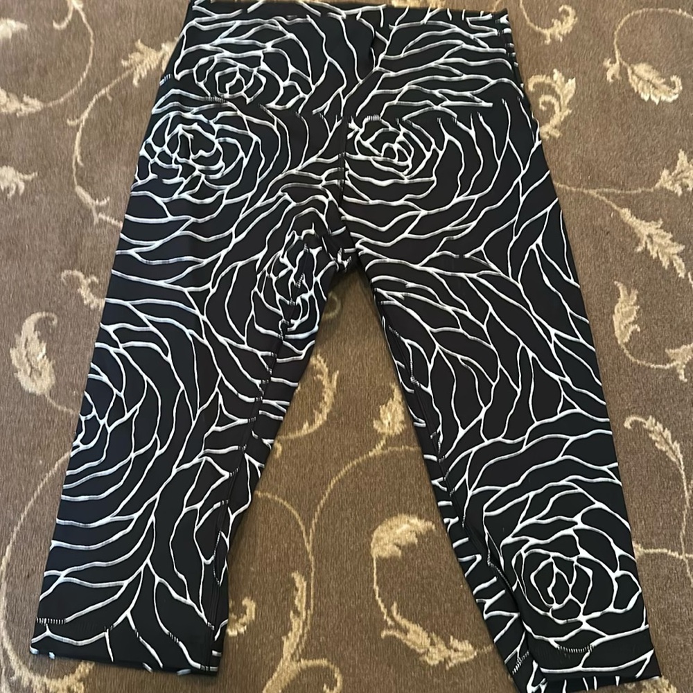 Lululemon cropped leggings